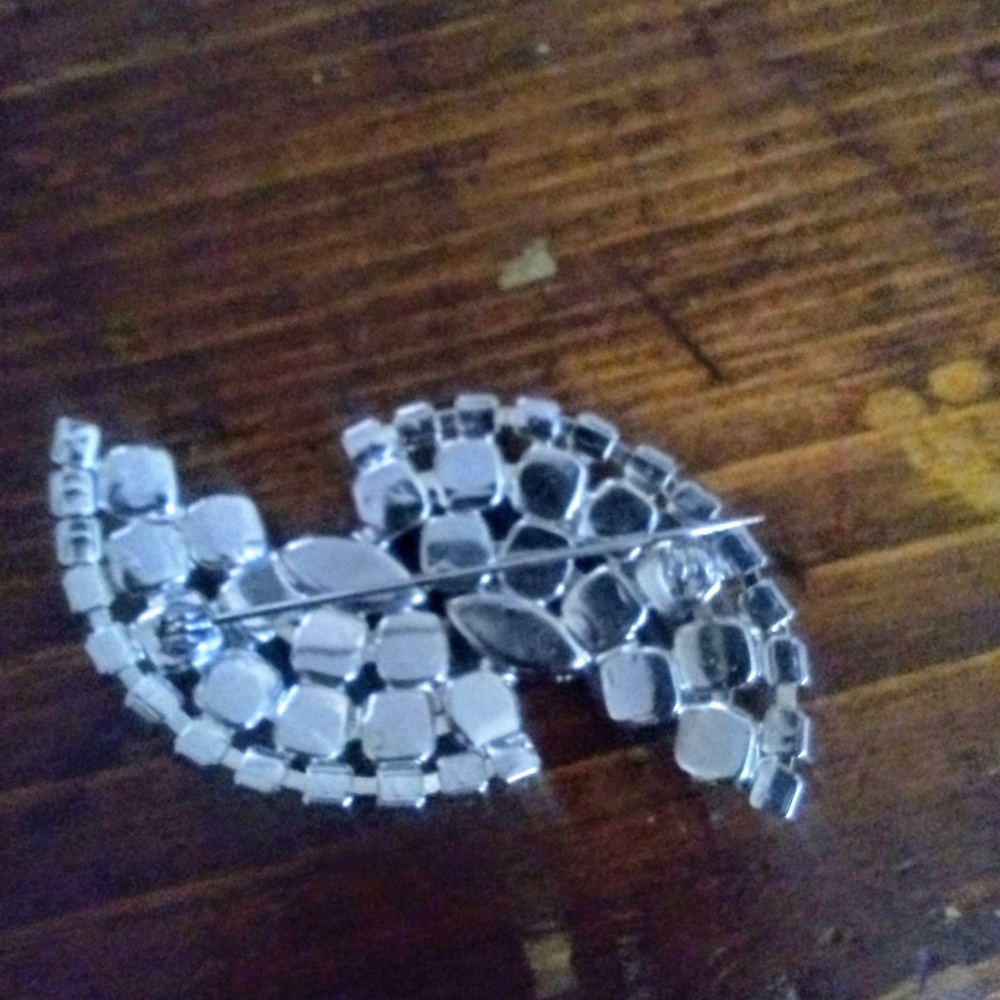 Brooch - Picture 2 of 2